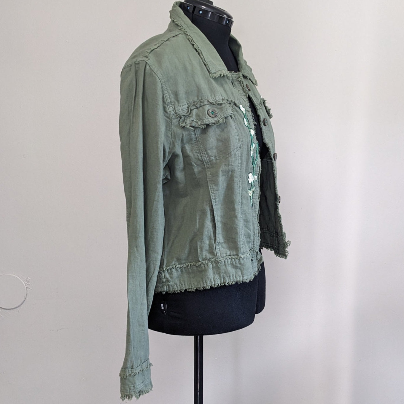 Green crop lightweight jacket with floral lace